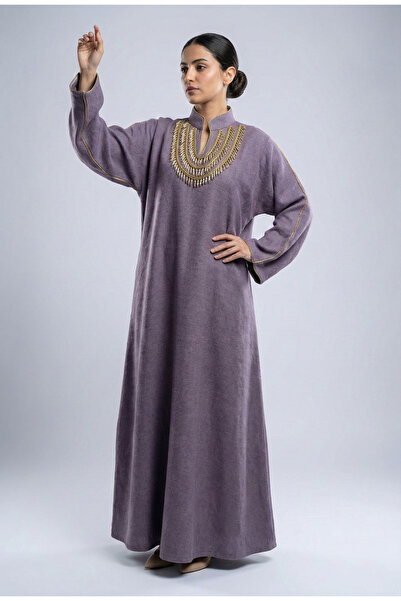 Rokon Dana Elegant jalabiya, free size, with a slit in the back.