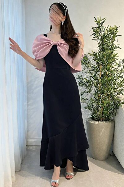Bamah A soft, long black dress with elegant pink details