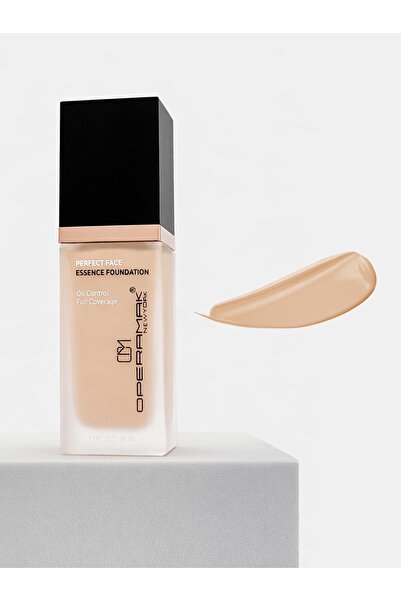 OPERAMAK Obramac foundation with a creamy texture that blends easily