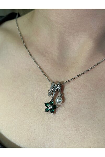 uyguntakıaksesuar قلادة نسائية فضية اللون مزينة بسلسلة وتفاصيل من الحجر واللؤ...