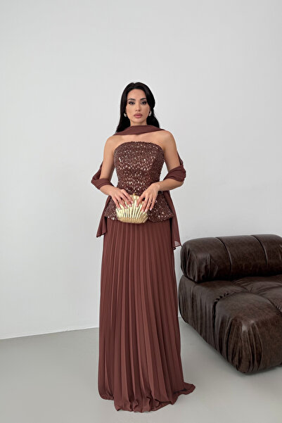 Serica Moda Καφέ βραδινό φόρεμα με λεπτομέρεια σάλι και κεντημένη με πούλιες ...