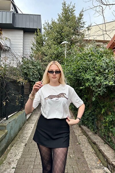 lizge giyim Crew Neck Embroidery Detail T-Shirt