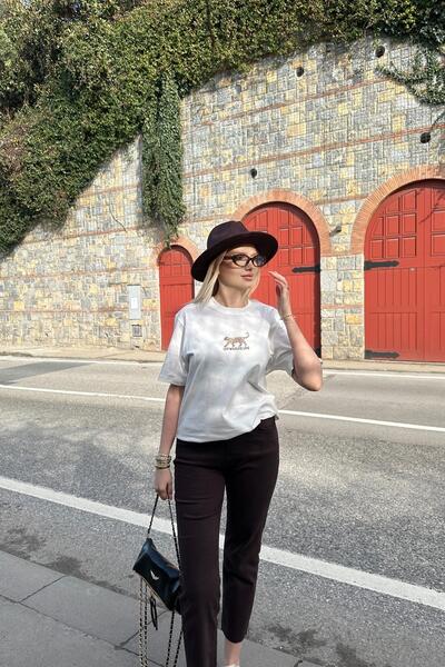 lizge giyim Cycling Collar Embroidery Detail Tshirt