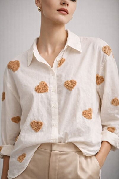 Elbikom Kalp desen işlemeli beyaz pamuk gömlek