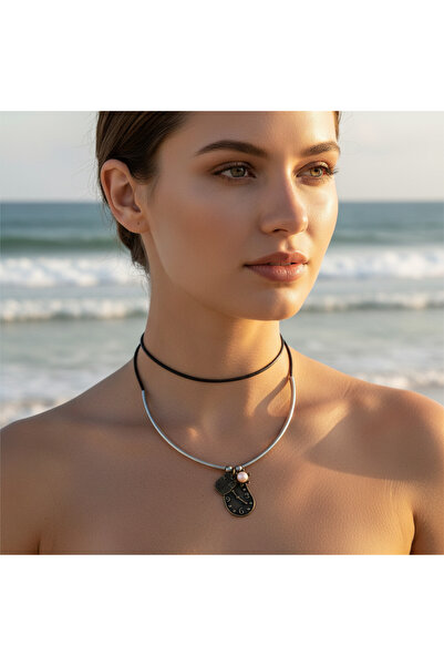 GLAMOURBAG Vintage Antique Clock Necklace |   Stylish Accessory with Metal Fi...