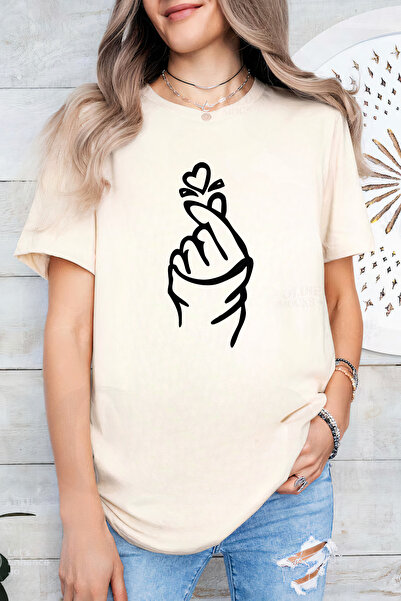 Sarah's Boutique Women's T-shirt – 100% cotton – Valentine's Day "Finger Heart"