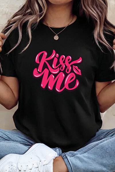 Sarah's Boutique Women's T-shirt – 100% cotton – Valentine's Day "Kiss Me!"