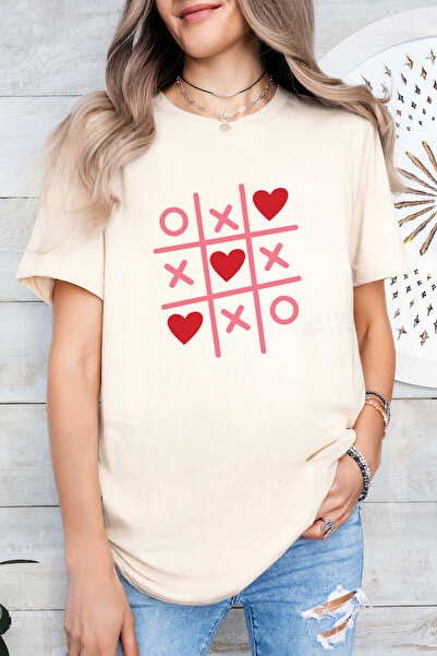 Sarah's Boutique Women's T-shirt – 100% cotton – Valentine's Day "Love Wins"