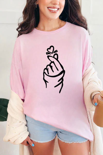 Sarah's Boutique Women's T-shirt – 100% cotton – Valentine's Day "Finger Heart"