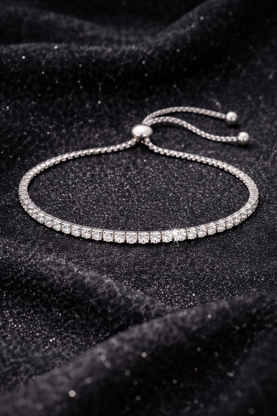 Laboratuvar Pırlantası Lp Işıklı kutuda 0.11 karat su yolu bileklik