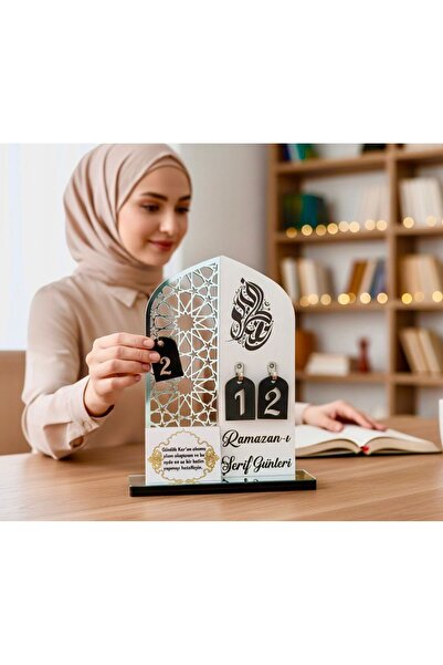 30 Günlük Ramazan Takvimi ve Günün İbadeti Kartelası Ahşap Masa Dekoru