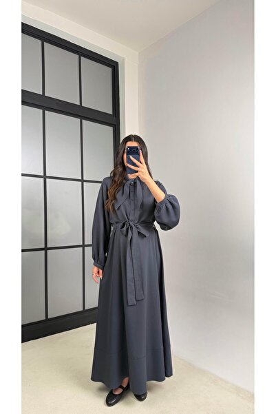 Gaus Antrasit Fular Detaylı Kuşaklı İthal Kumaş Maxi Boy Elbise GAUS-01155