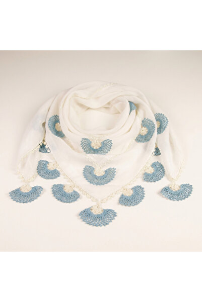 FunoonAlhiyakah A veil made of voile fabric with hand-crocheted edges.