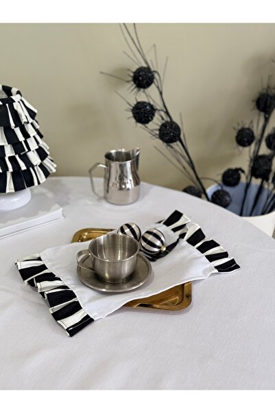 KaiAtelier غطاء صينية من الكتان المخطط بلون العاج مع كشكشة