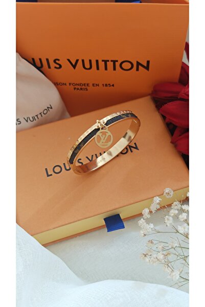 Louis اساور لويس