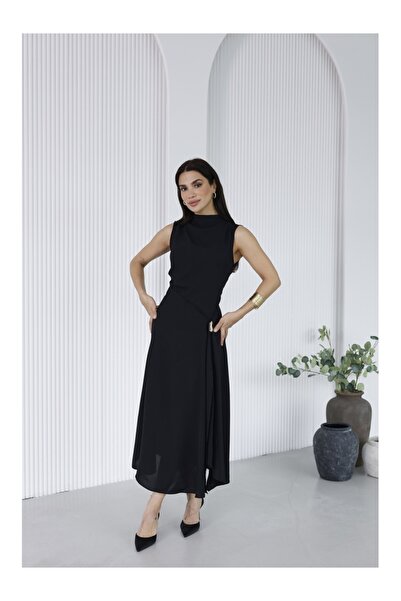 Elif Özbey Butik Siyah Toka Detaylı Yırtmaçlı Elbise