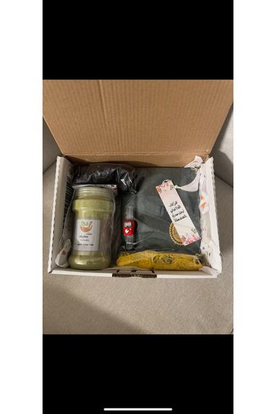 hana suhayla alttabii A Ramadan gift package consisting of a Quran, prayer ru...