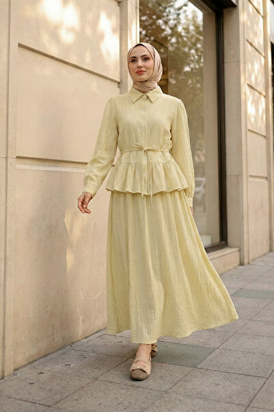 MODAQU طقم تنورة بتفاصيل كشكشة وأزرار ورباط عند الخصر - أصفر