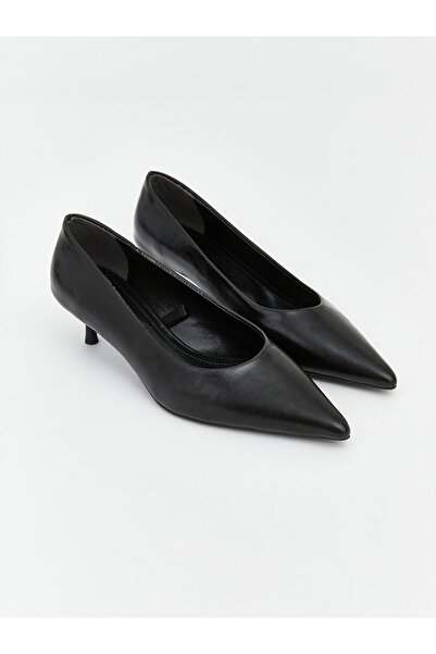 LC Waikiki Νέα συλλογή γυναικείων παπουτσιών με τακούνι και μαύρη μυτερή μύτη...