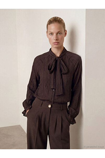 LC Waikiki ESVAB • Modern & Seçkin Fular Yakalı Dokulu Kadın Gömlek