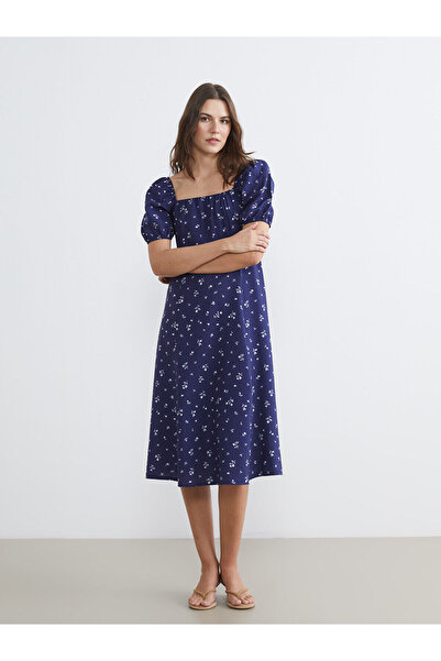 LC Waikiki فستان إنديجو بياقة مربعة وفتحة جانبية مزين بالزهور من GÜLİS GİYİM