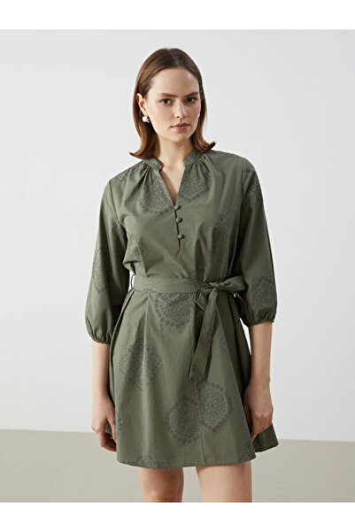 LC Waikiki RMZ GİYİM فستان مطرز بياقة روبا من FARKIYA