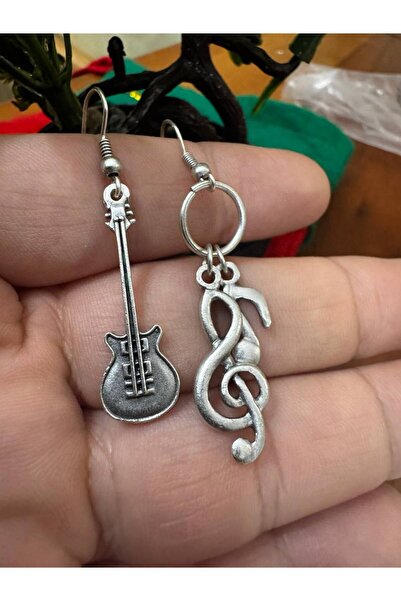 Yuchicly Hanging Metal Earrings with Sun and Moon Figures – Music-Themed Design