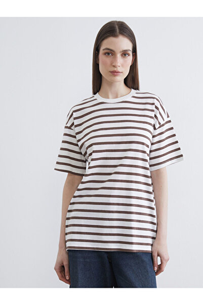 LC Waikiki Γυναικείο μπλουζάκι με ρίγες με λαιμόκοψη Özmarka New Season