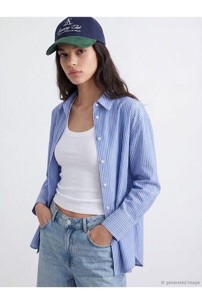 LC Waikiki قميص نسائي من مجموعة ميرال أكسفورد كبير الحجم مخطط باللون الأزرق