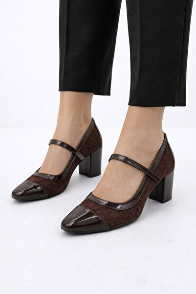 Ömer Ediz Shoes حذاء نسائي بكعب عالٍ من KARA مزين بالدانتيل مع حزام للكاحل