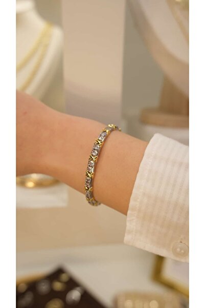 Jerie Tiff Model Full Tour Clasp Bracelet