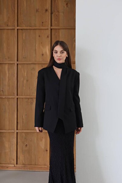 MAESTRO WOMAN Kadın Siyah Fularlı Astarlı Asimetrik Blazer Ceket