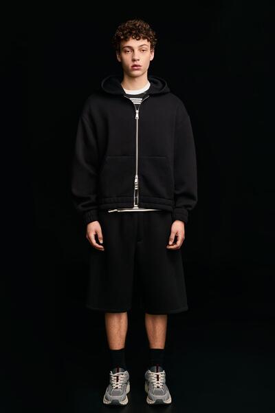 Bershka Oversize sentetik kauçuk kumaş görünümlü bermuda şort