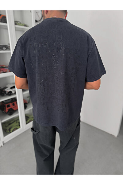 BYBASICMAN Антрацитна тениска с печат на гърба, подходяща за пране, с голям р...