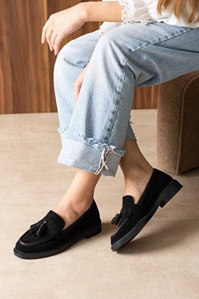 guijarro Loafer cu ciucuri din piele intoarsa neagra - Stil casual si elegant...