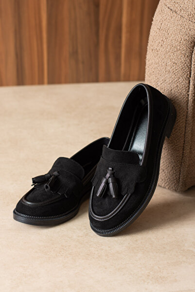 guijarro Loafer cu ciucuri din piele intoarsa neagra - Stil casual si elegant...