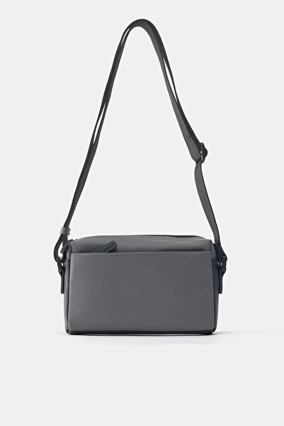 Pull & Bear Kauçuk kaplamalı çapraz askılı çanta