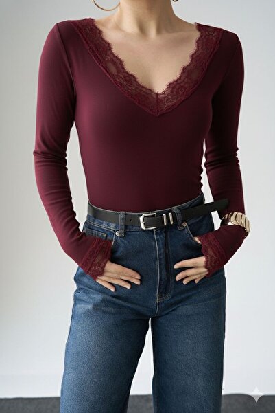 DONNA LISSA بلوزة ناعمة بتفاصيل دانتيل وياقة على شكل حرف V