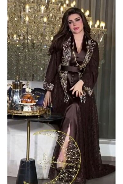 NALA FASHION An elegant long dress with a luxurious design that combines auth...