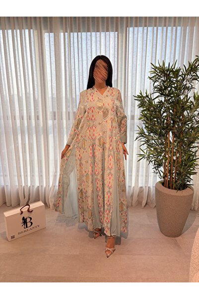 TOP BERLANTY Areej Jalabiya with geometric embroidery and gold chains