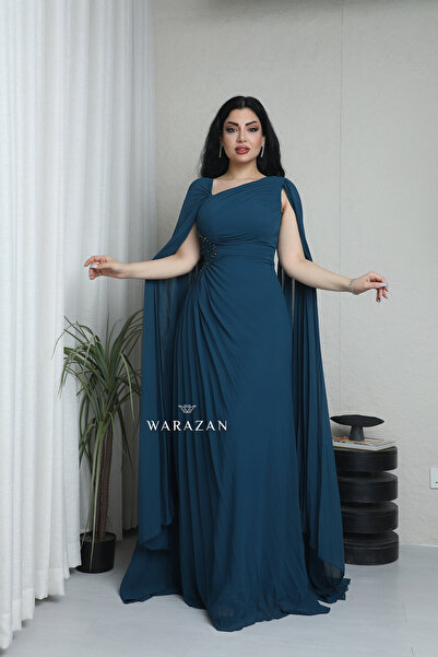 Warazan A soft pleated evening dress with side embroidery and long sleeves