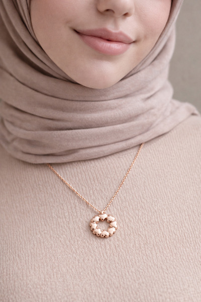 mertyavm 6-Heart Rose Gold Color Steel Necklace – Stylish and Elegant Women's Necklace, a Gift for Your Loved One & Special Occasions