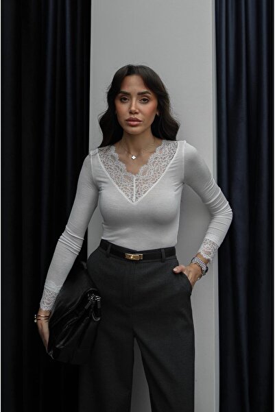 Havoş Ekru Yakası Dantelli Kaşmir Karışımlı Bluz