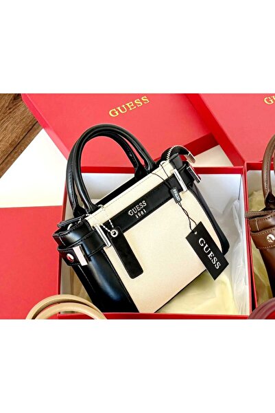 GGGG Bags with their accessories