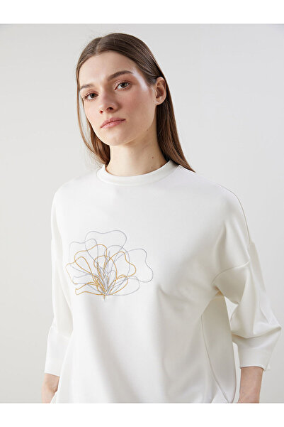 LC Waikiki Hilfa Yeni Sezon Bisiklet Yaka Nakışlı Oversize Kadın Sweatshirt T...