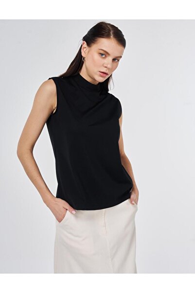 Kayra Къса блуза с яка от вискоза, черна