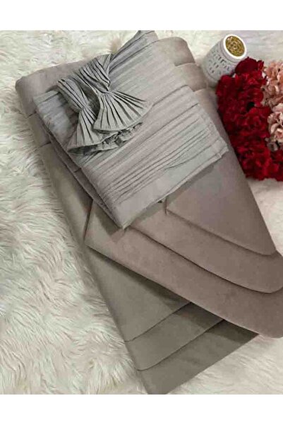 Gerenic A soft, padded velvet prayer set that includes a prayer mat and a ruf...