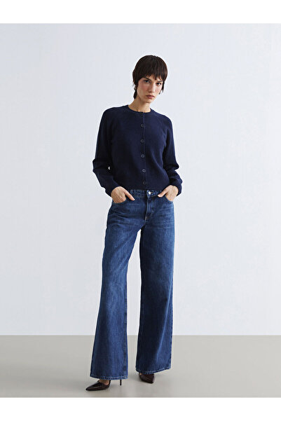 LC Waikiki artı-store Wideleg fit; εφαρμόζει στη μέση και στον γοφό, και στεν...