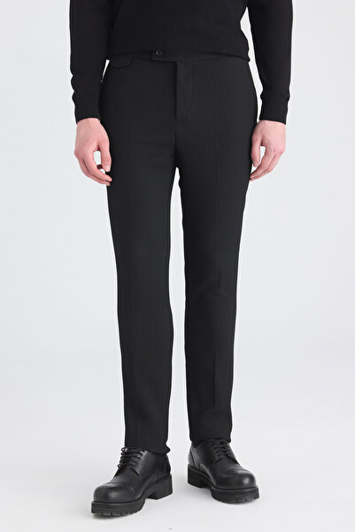 Twn بنطلون رياضي بقصة ضيقة أسود اللون أسود اللون