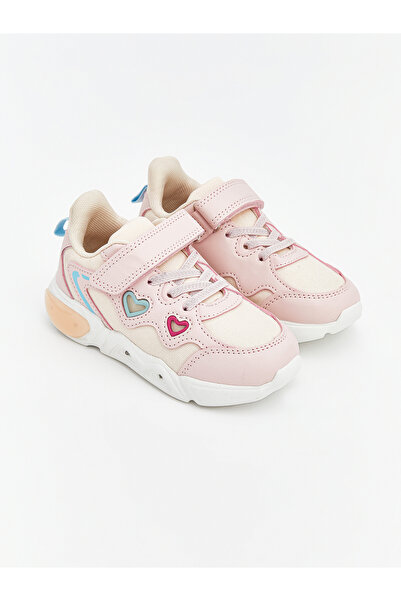 LC Waikiki Adidași cu detalii inimioare pentru micuțul tău drag.